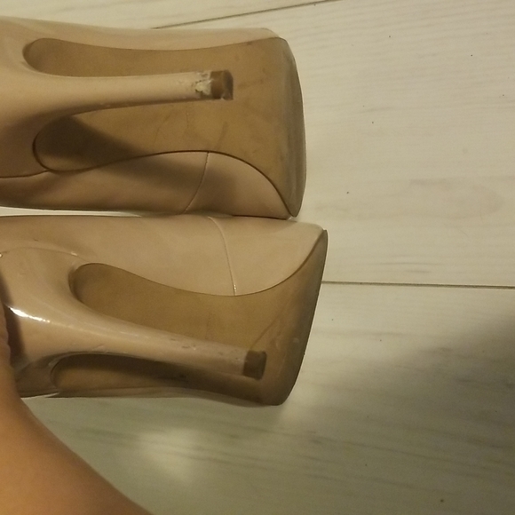 Nine west nude shows - Picture 5 of 9